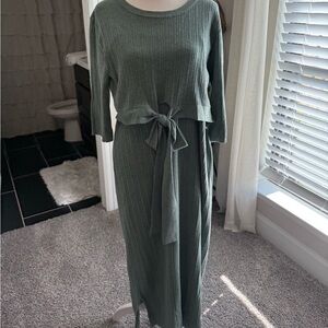 Maternity and Breastfeeding Green Ribbed Dress